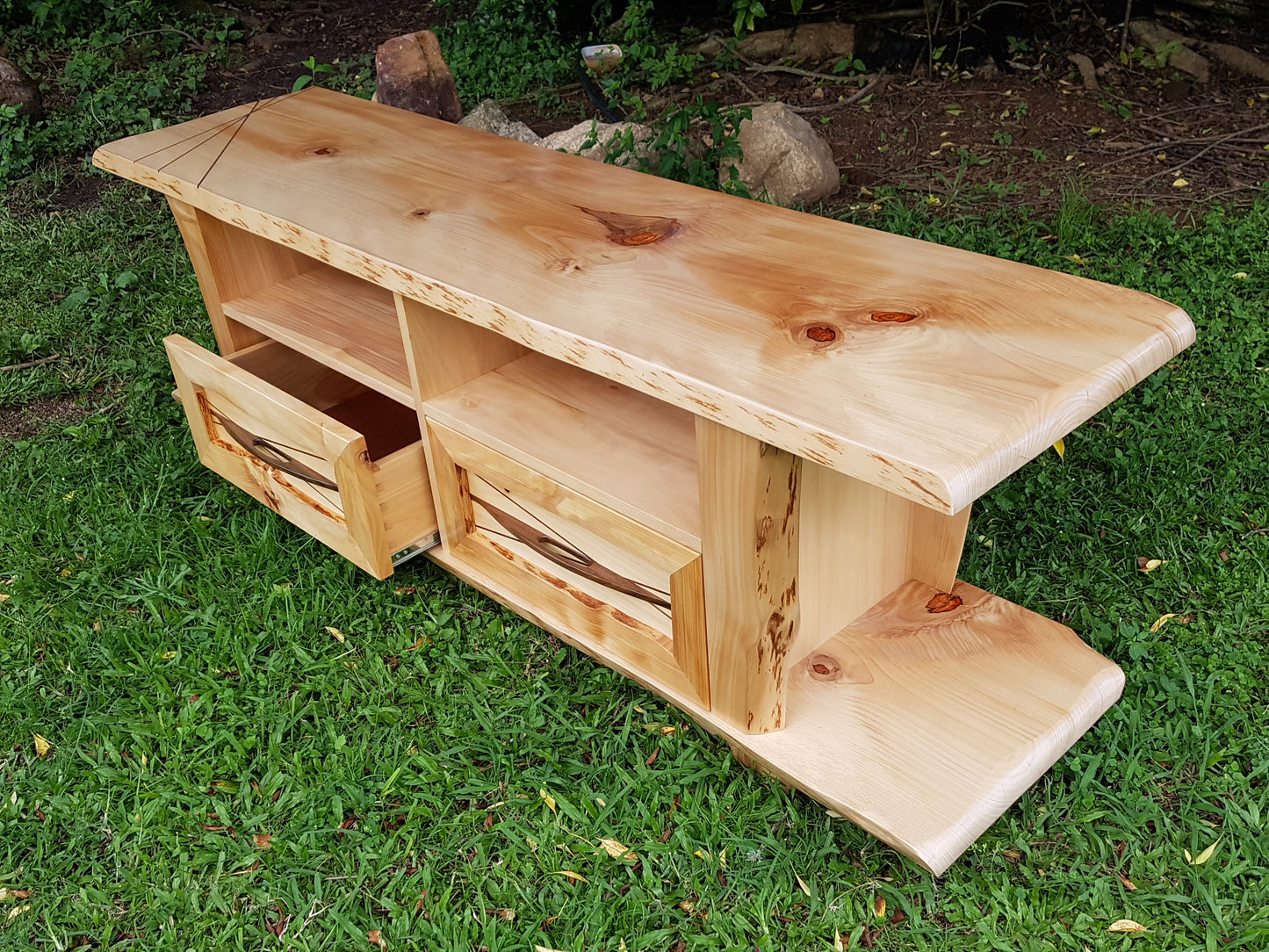 Entertainment unit NQ Kauri