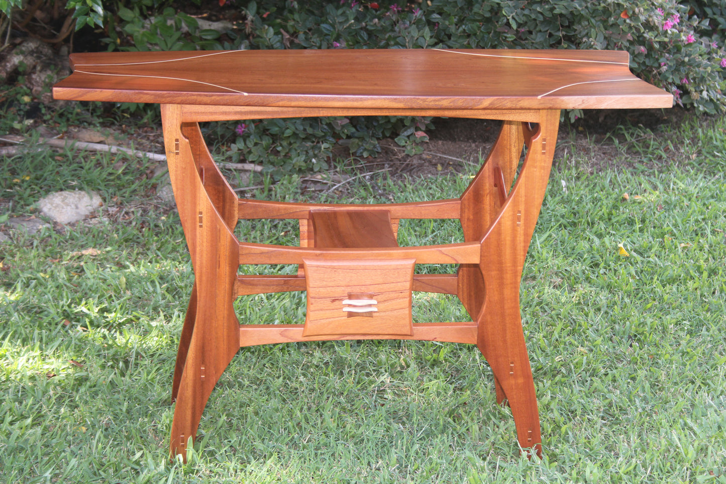 Hall tabel Red Cedar
