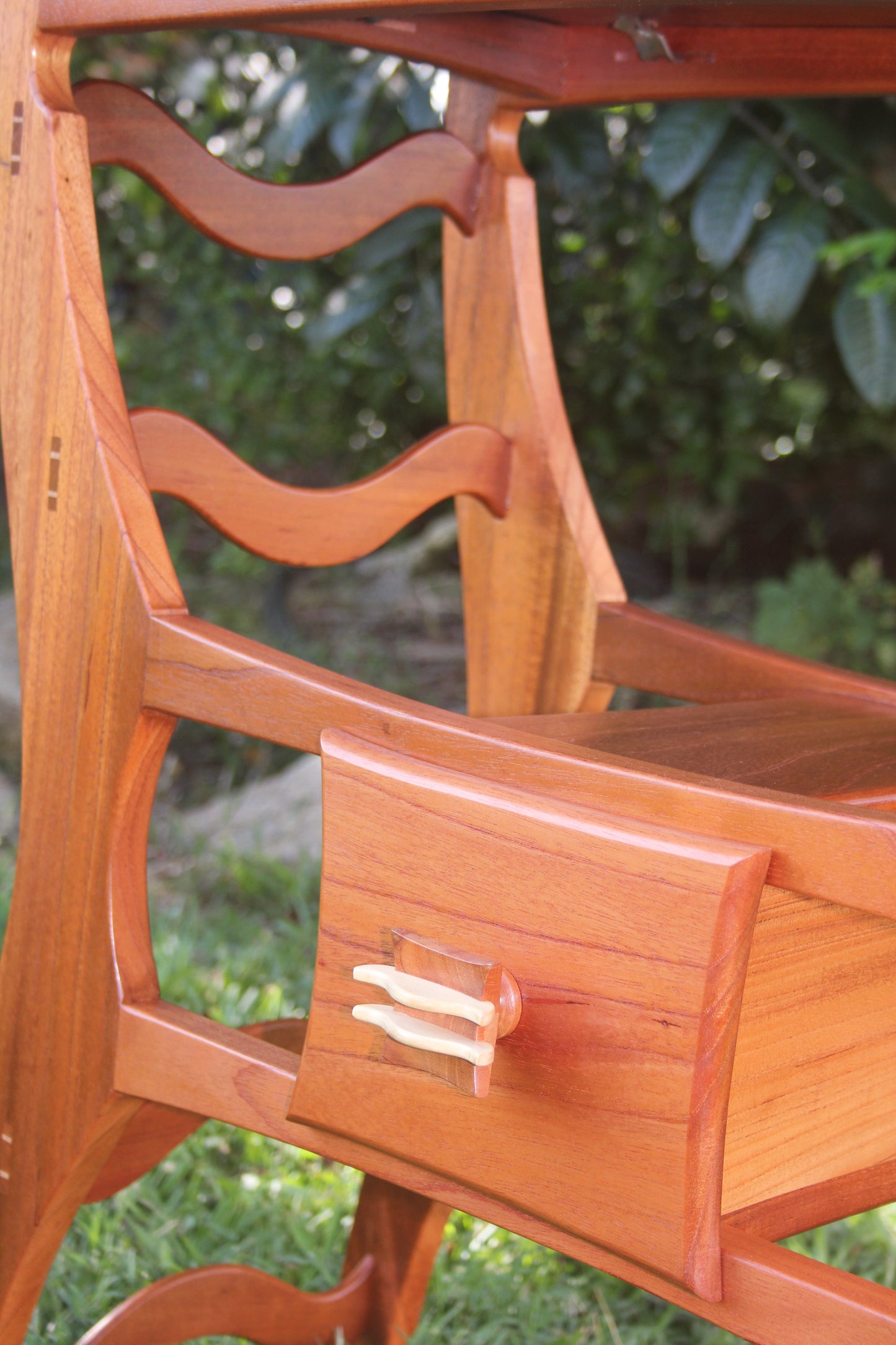 Hall tabel Red Cedar