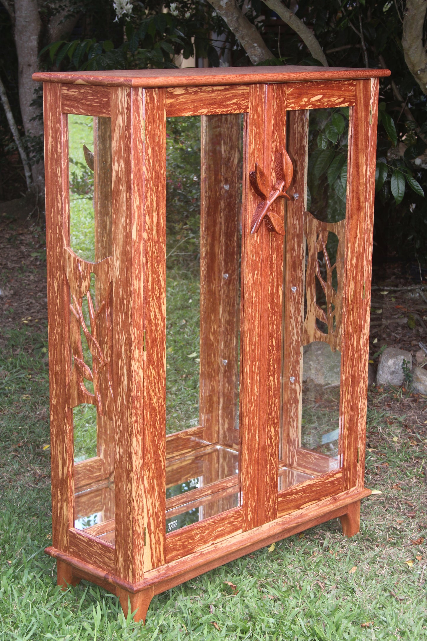 Display cabinet Mackay Cedar