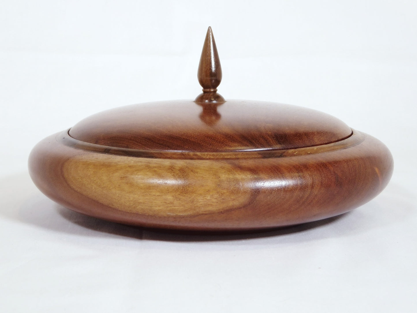 Lidded bowl Emu Apple