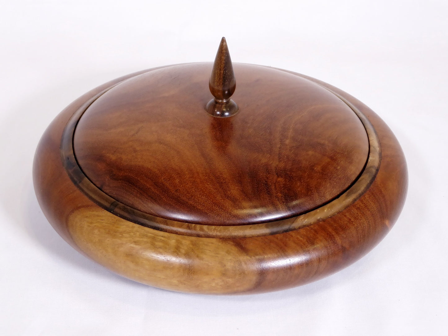 Lidded bowl Emu Apple